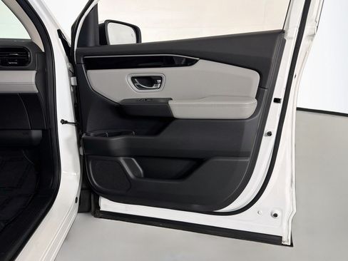 Used 2024 Honda Pilot Touring image 25