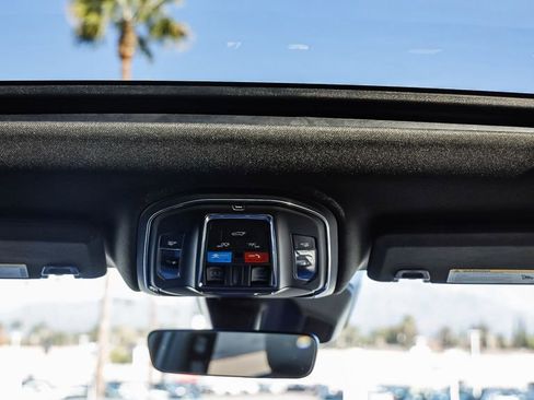 New 2025 Jeep Grand Cherokee Altitude image 16