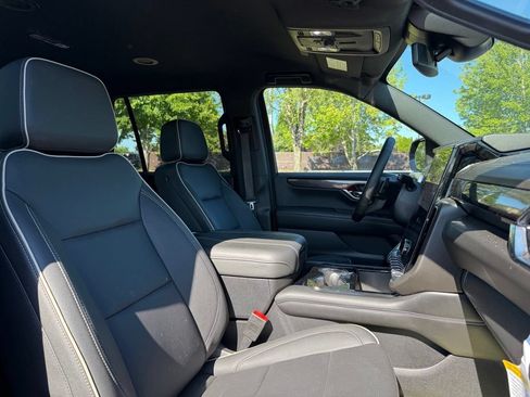 Used 2025 GMC Yukon Elevation AWD/4WD image 27