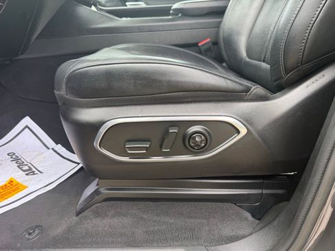 Used 2024 Jeep Wagoneer L Series II w/ Flexible Seating Group image 30