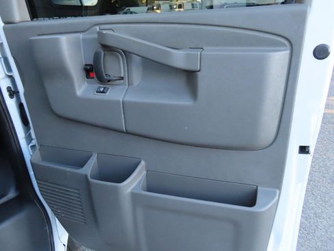 Used 2020 Chevrolet Express 2500 RWD image 17