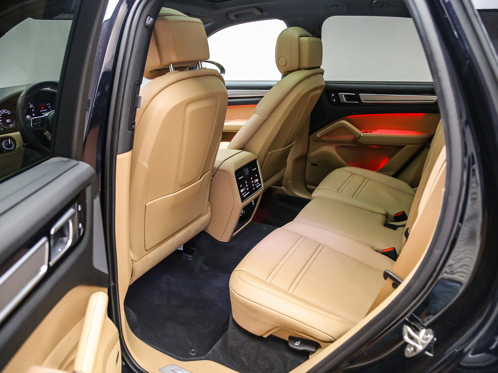 Certified 2023 Porsche Cayenne Platinum Edition AWD/4WD image 23