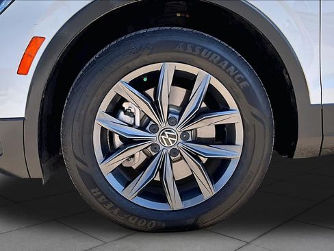 Used 2022 Volkswagen Tiguan SE FWD image 8