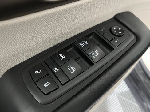 Used 2019 Chrysler Pacifica Touring Plus image 10