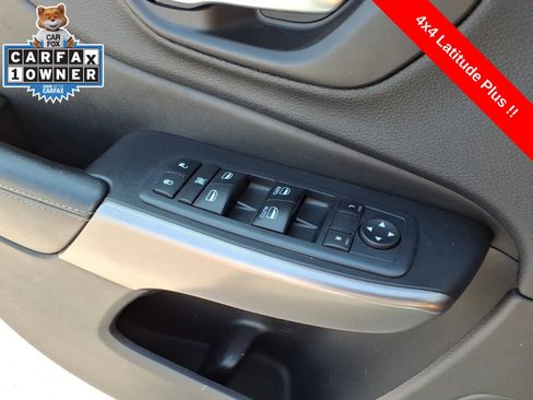 Used 2019 Jeep Cherokee Latitude Plus w/ Cold Weather Group AWD/4WD image 29