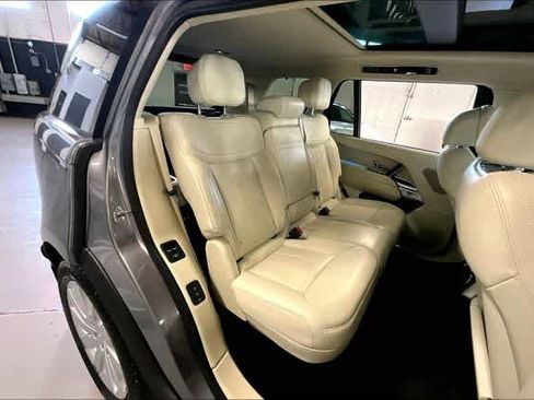 Used 2024 Land Rover Range Rover Long Wheelbase SE AWD/4WD image 25