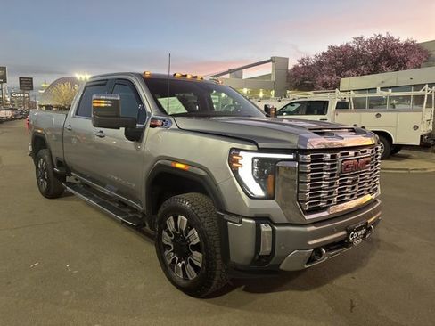 Used 2025 GMC Sierra 3500 Denali w/ Denali Reserve Package image 4