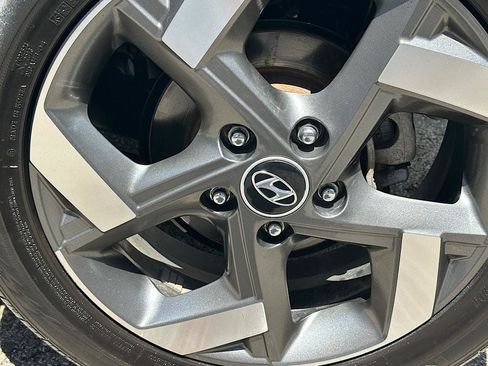 Used 2024 Hyundai Venue SEL FWD image 27