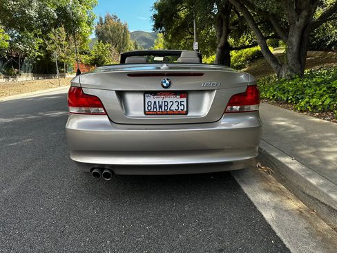 Used 2009 BMW 128i Convertible image 4