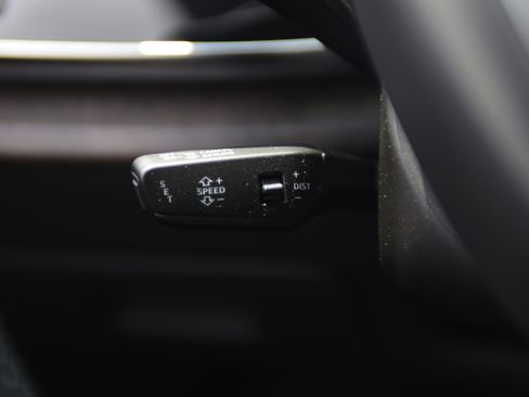 Used 2020 Audi Q8 Prestige w/ Prestige Package AWD/4WD image 25
