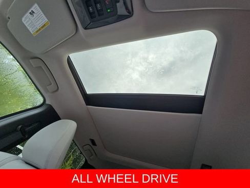 Used 2025 Mitsubishi Outlander AWD image 35