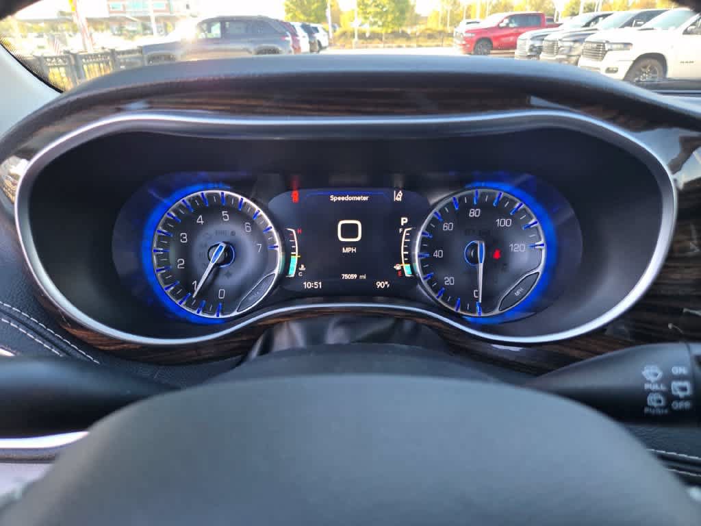Used 2024 Chrysler Pacifica Limited FWD image 14