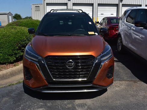 Used 2021 Nissan Kicks SR w/ SR Premium Package FWD image 2