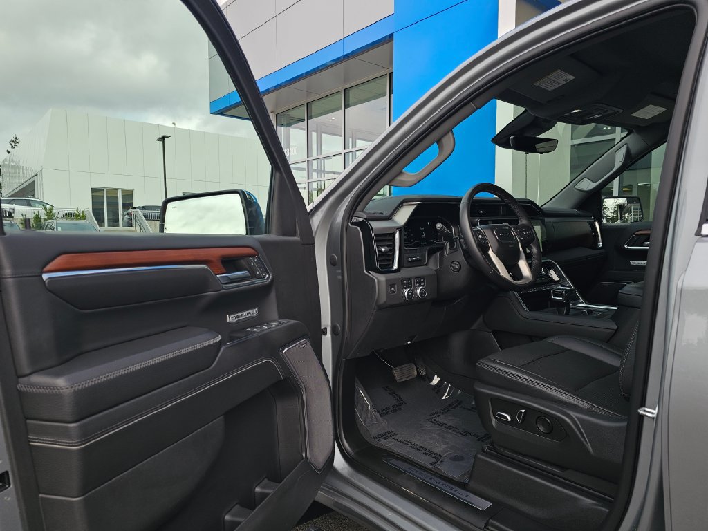 Used 2023 GMC Sierra 1500 Denali w/ Technology Package AWD/4WD image 25