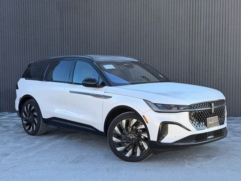 New 2026 Lincoln Nautilus Reserve image 8