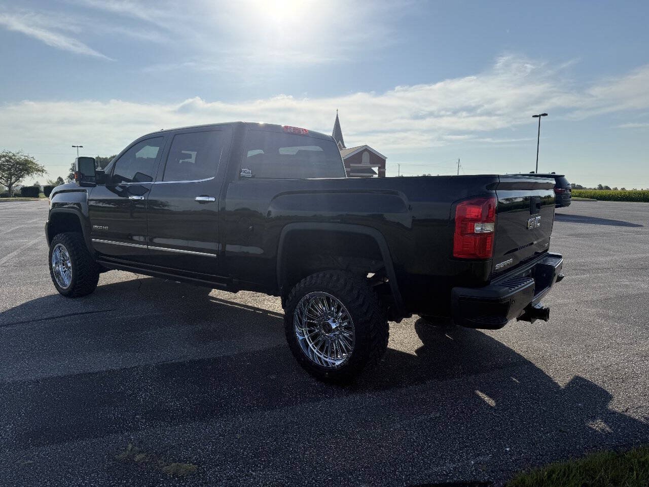 Used 2019 GMC Sierra 2500 SLT w/ Duramax Plus Package AWD/4WD image 8