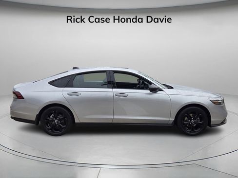 Certified 2025 Honda Accord SE image 3