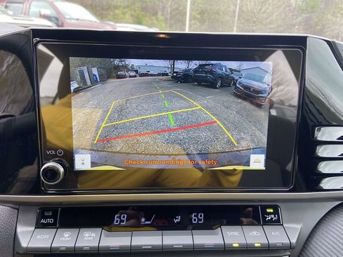 Used 2025 Toyota Camry SE image 22