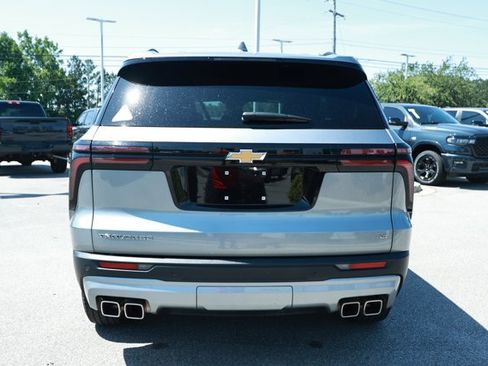 Used 2024 Chevrolet Traverse LT FWD image 7