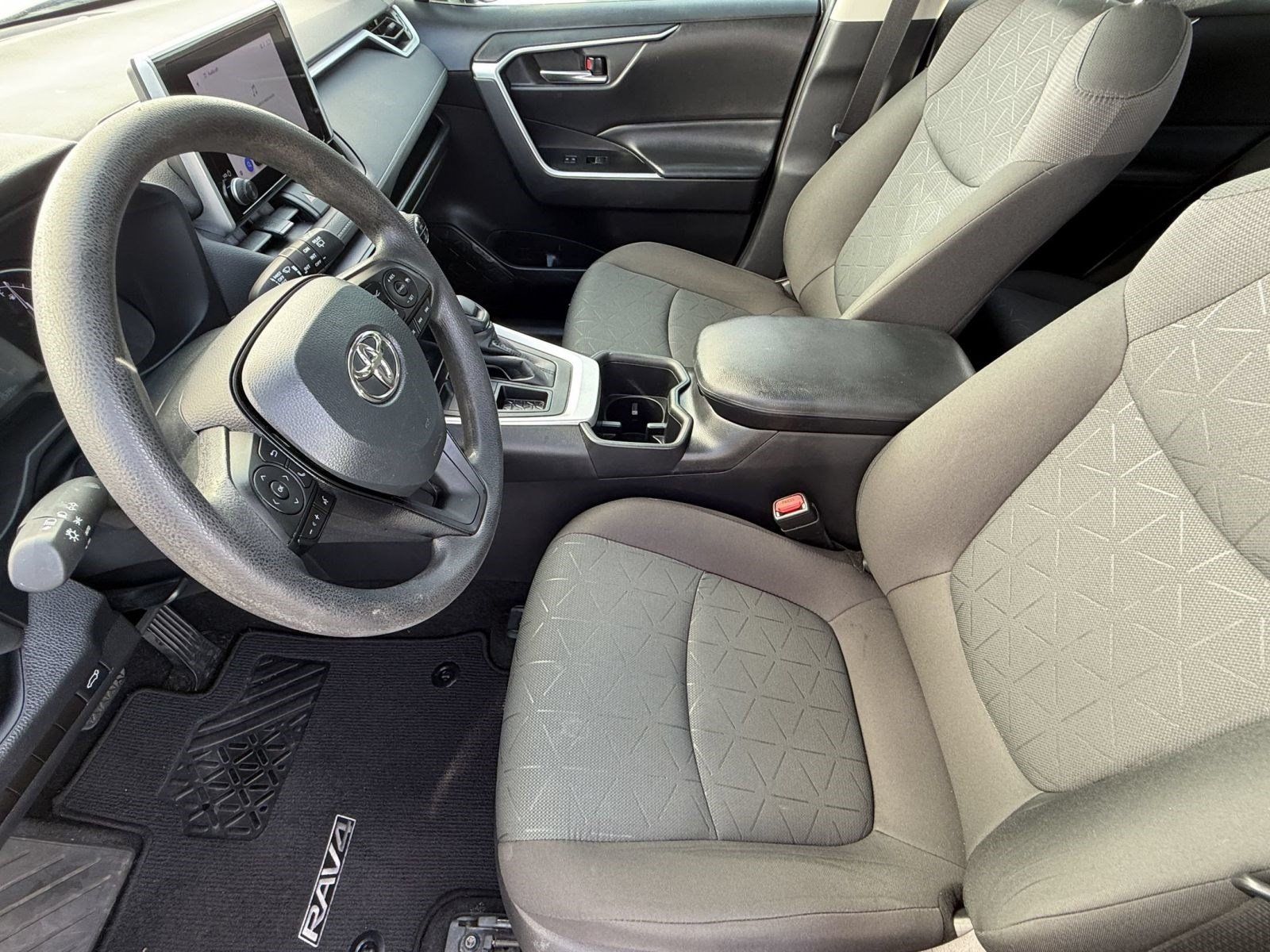 Used 2023 Toyota RAV4 XLE w/ Convenience Package FWD image 5