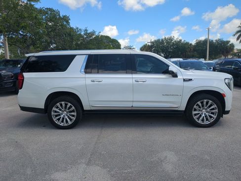 Used 2022 GMC Yukon XL Denali AWD/4WD image 5