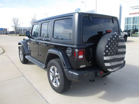 Used 2018 Jeep Wrangler Unlimited Sahara image 3