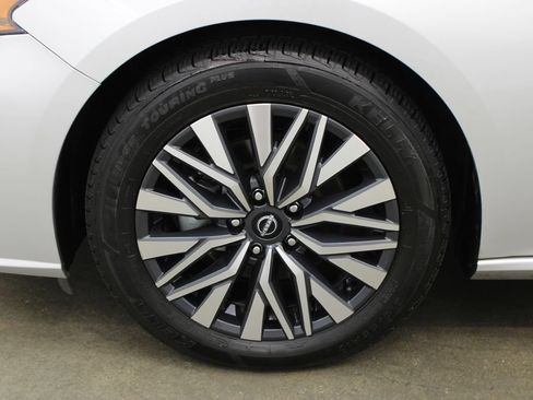 Used 2024 Nissan Altima 2.5 SV FWD image 27
