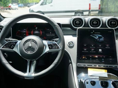 Used 2025 Mercedes-Benz GLC 300 4MATIC image 54