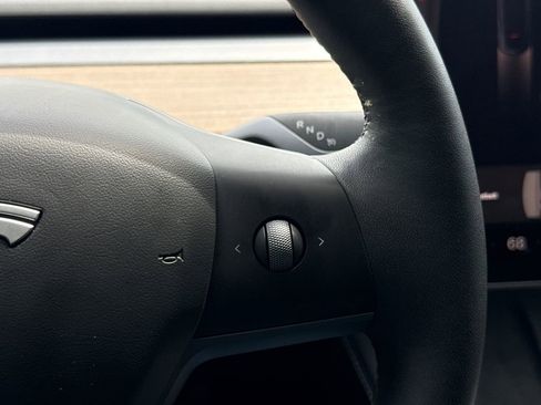 Used 2025 Tesla Model Y Long Range RWD image 27
