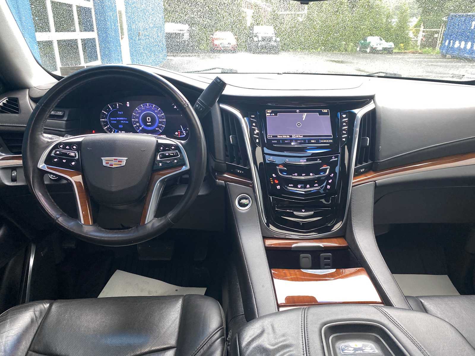 Used 2017 Cadillac Escalade Luxury AWD/4WD image 7