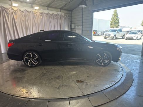 Used 2018 Honda Accord Sport image 4