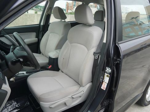 Used 2015 Subaru Forester 2.5i w/ Alloy Wheel Package image 6