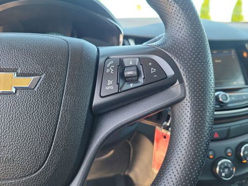 Used 2018 Chevrolet Trax LS FWD image 32