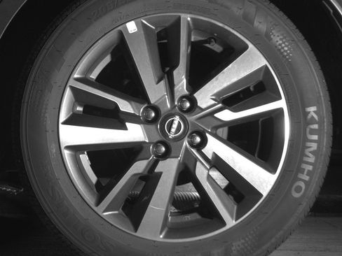 Used 2025 Nissan Versa SV image 14