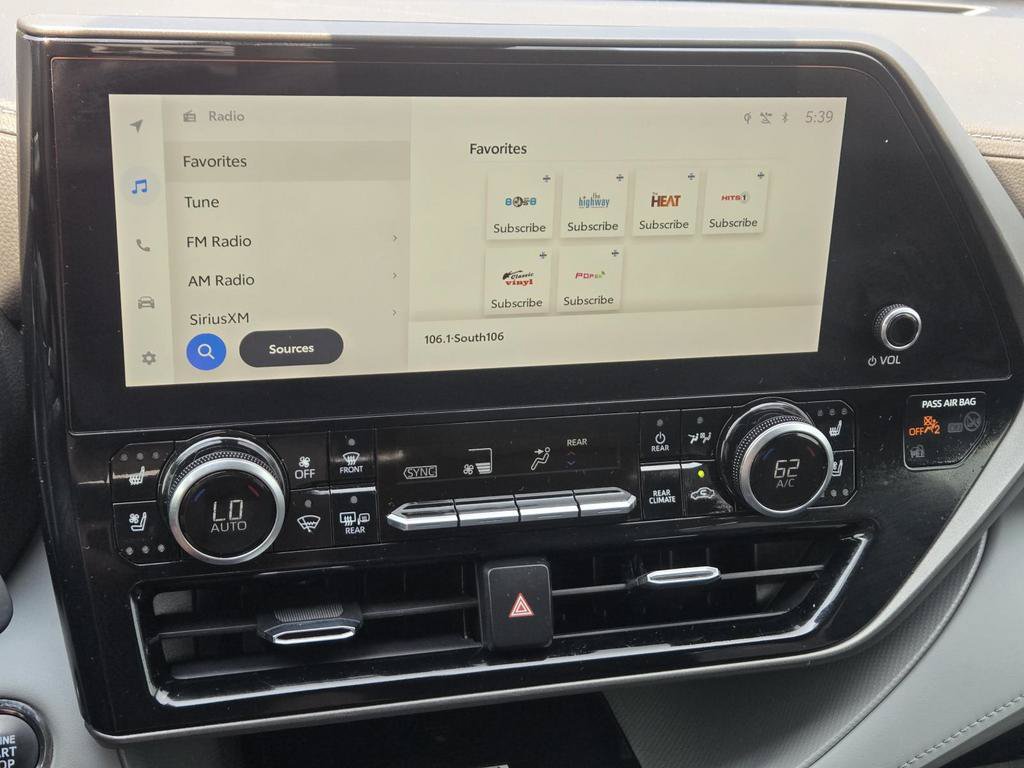 Used 2023 Toyota Highlander Limited FWD image 27