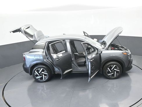 Used 2025 Nissan Kicks SV image 67