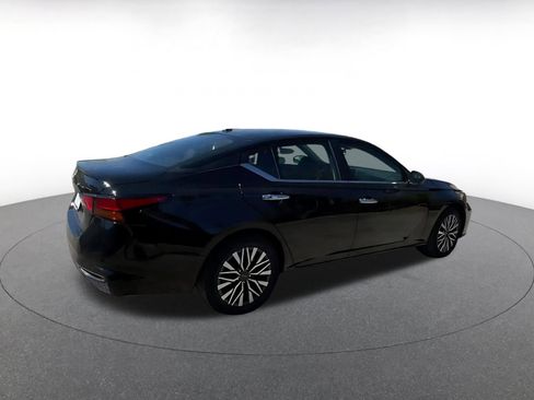 Used 2025 Nissan Altima 2.5 SV image 15