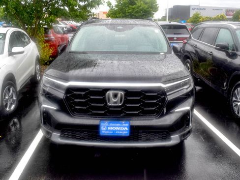 Used 2023 Honda Pilot Elite image 3