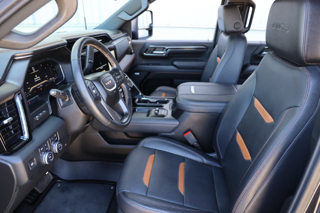 Used 2024 GMC Sierra 2500 AT4 w/ Technology Package AWD/4WD image 11
