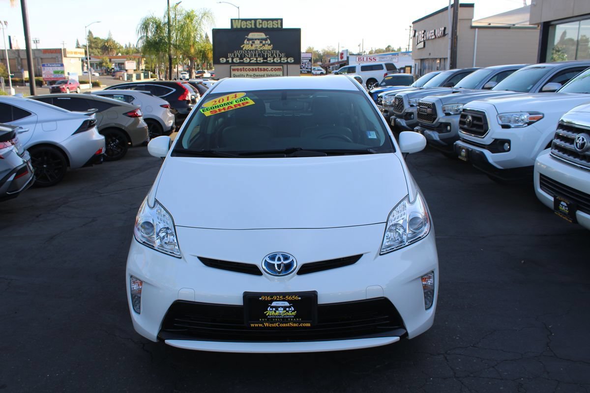 Used 2014 Toyota Prius Four FWD image 3