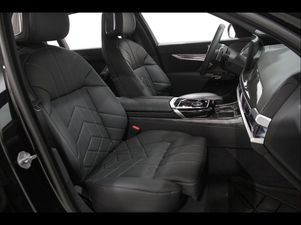Used 2024 BMW 760i xDrive AWD/4WD image 17