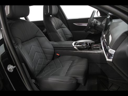 Certified 2024 BMW 760i xDrive AWD/4WD image 17