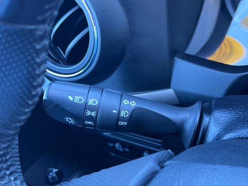 Used 2019 Toyota Tacoma TRD Off-Road w/ Technology Package image 17