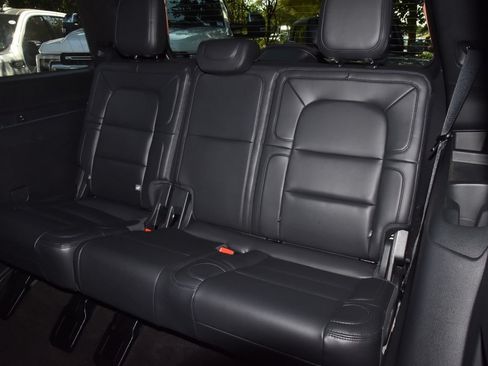 Certified 2024 Lincoln Navigator Premiere AWD/4WD image 15