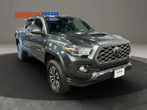 Used 2021 Toyota Tacoma TRD Sport w/ Technology Package AWD/4WD image 7