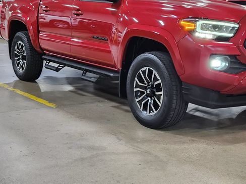 Used 2022 Toyota Tacoma TRD Sport w/ Technology Package RWD image 16