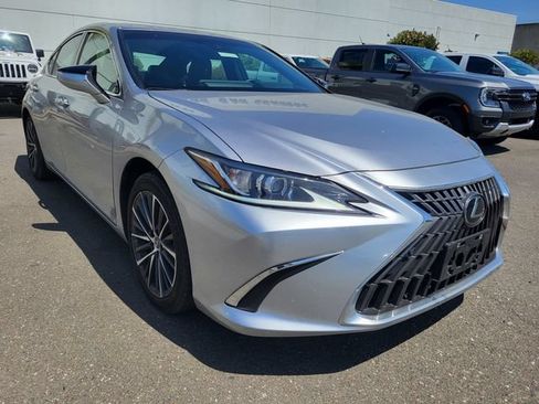 Used 2025 Lexus ES 300h w/ Premium Package FWD image 2