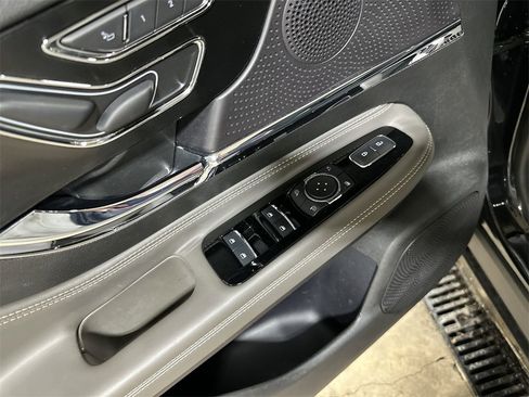 Used 2023 Lincoln Corsair Reserve w/ Equipment Group 201A image 15