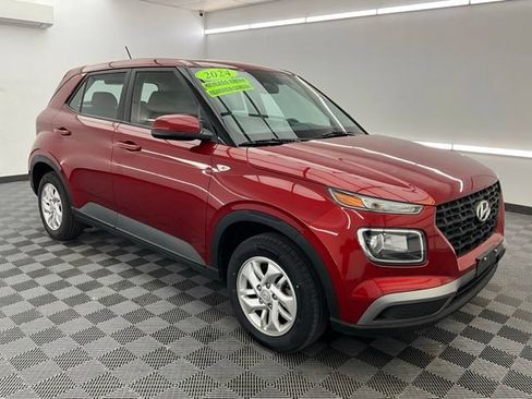 Used 2024 Hyundai Venue SE FWD image 3