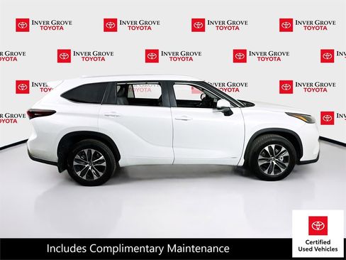 Certified 2026 Toyota Highlander XLE AWD/4WD image 4